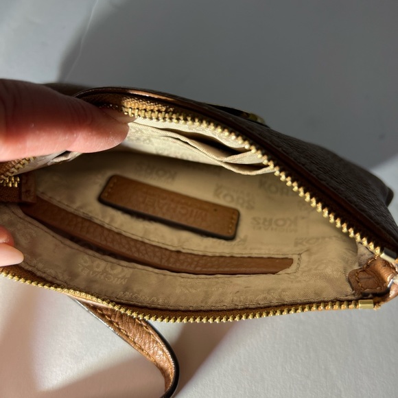 Michael Kors brown wristlet minor wear - Picture 2 of 6